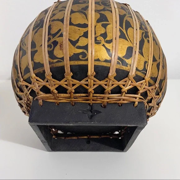 Vintage Hand Made Asian Basket with handle and lid - Picture 7 of 13